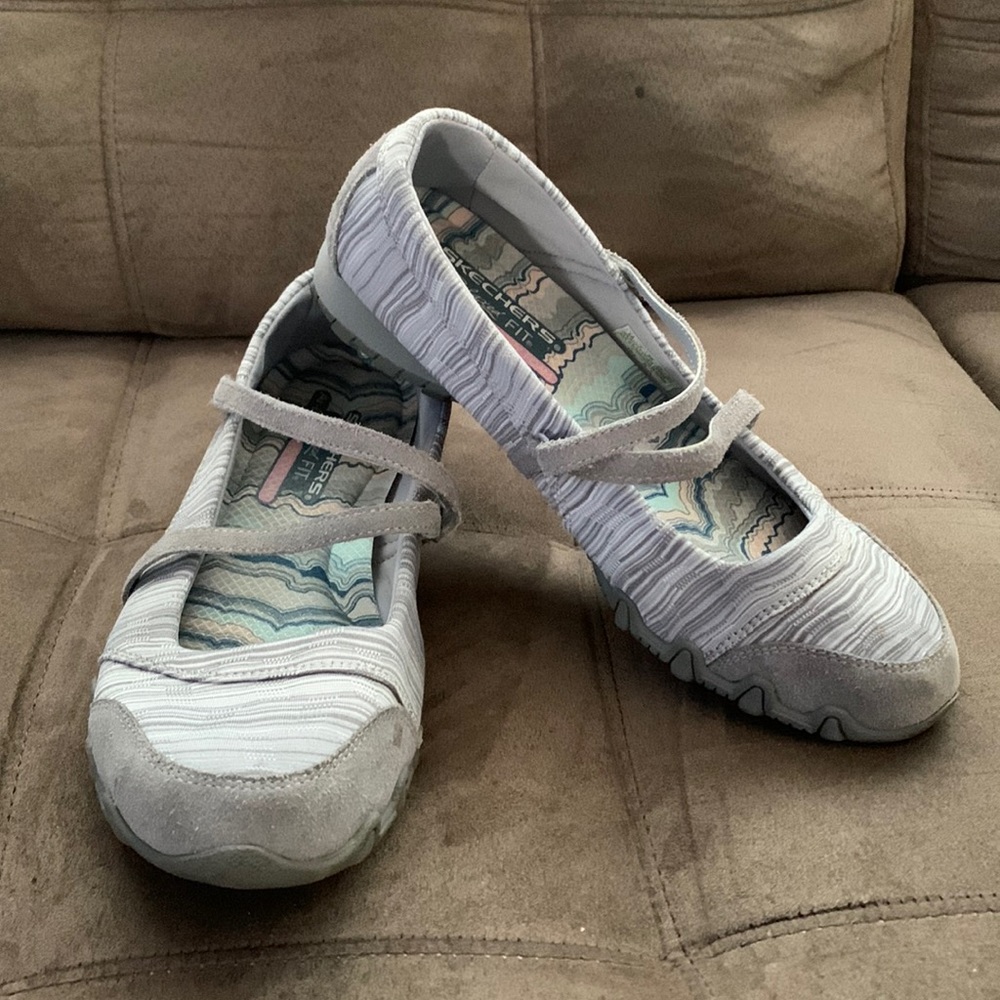 Sketchers RelaxedFit Memory Foam in Grey Stripe